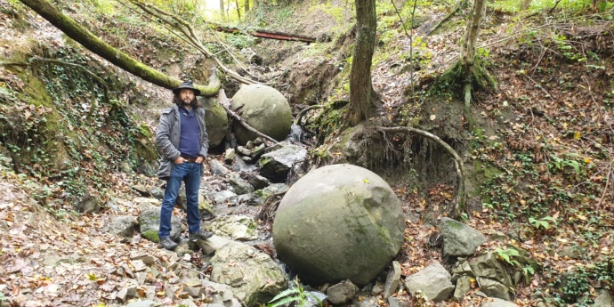 KAMENE KUGLE U ZAVIDOVIĆIMA