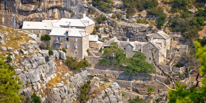 Samostan Pustinja Blaca na Braču