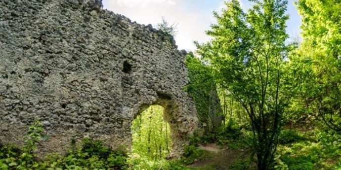 Stari grad LIPOVEC 13.st.