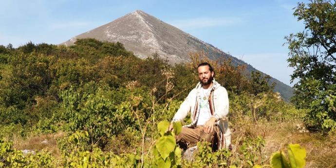 VUČJA PEĆINA - MISTIČNA PLANINA BABE - MEGALITSKI KAMEN - VANZEMALJAC