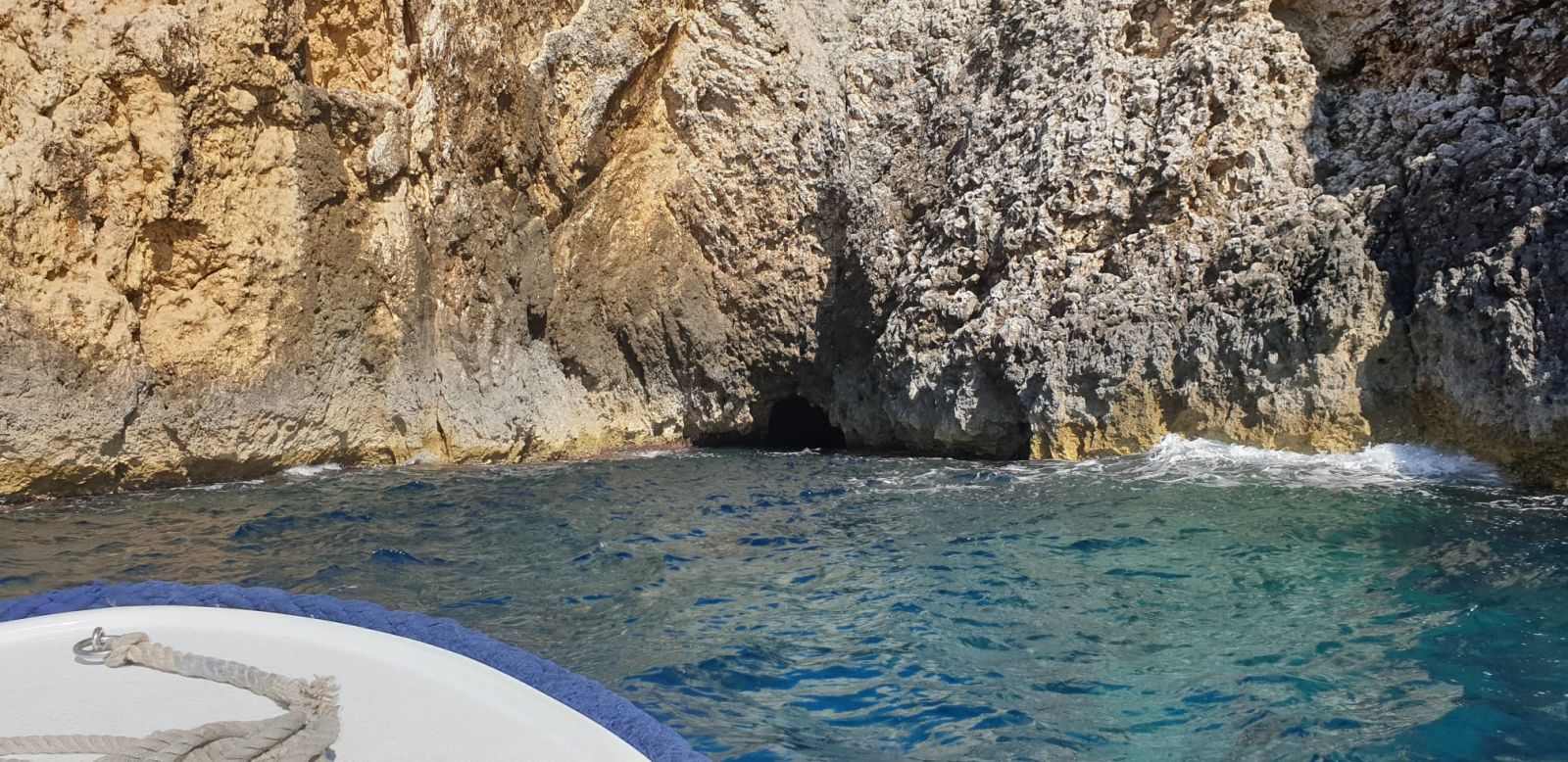 PLAVA špilja - otok Biševo