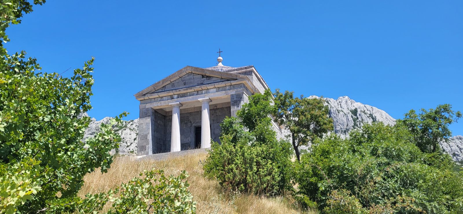 Crkva sv. Franji na Velebitu